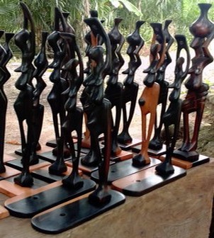 Figurines et objets divers